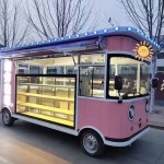 Four-wheel electric dining car